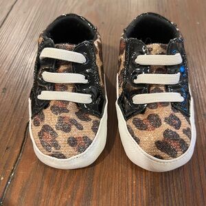 Michael Kors toddler shoe (4 toddler)